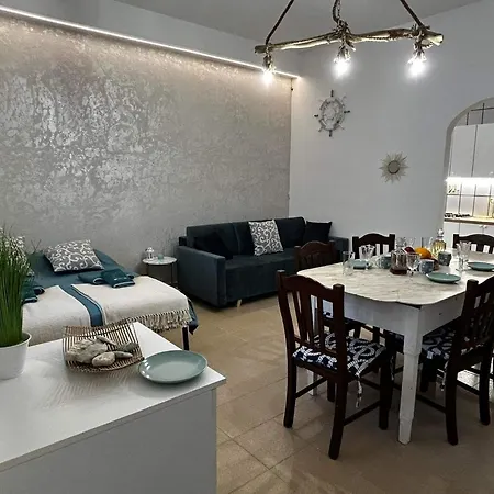 Azzurro Calabria Apartment *